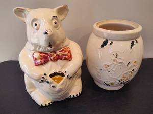 lot 6 image: Vintage McCoy Pottery Cookie Jars