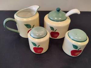 lot 25 image: Vintage Corelle Apple Harvest Coordinates