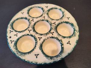 lot 107 image: Vintage Holiday CupcakeEgg Server