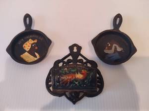 lot 133 image: Mini Cast Iron Skillets & Toothpick Holder