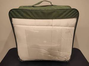 lot 38 image: Eddie Bauer Twin White Comforter (New in Bag)