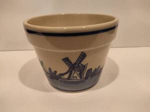 lot 130 image: Vintage Delftware Planter