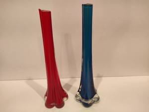 lot 33 image: Stunning ENESCO Blue & Red Elephant Foot Bud Vases