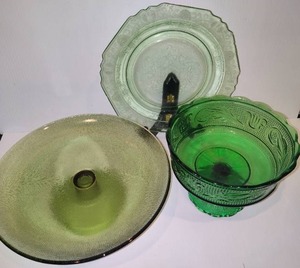 lot 29 image: Lot of Green Glass Assorted Serveware