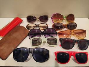 lot 131 image: Lot #1 Vintage Womens Sunglasses