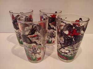 lot 43 image: Hazel Atlas Fox Hunting Glasses (set of 4)