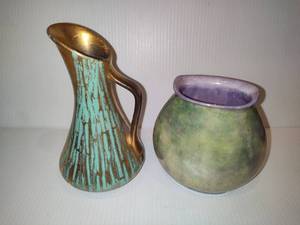 lot 115 image: Epiage Vase & German Pitcher Decor