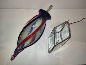 lot 90 image: Decorative Glass Decor
