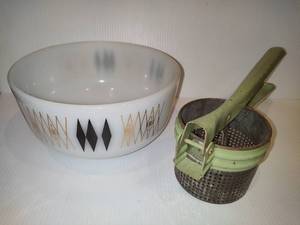 lot 85 image: Federal Glass Atomic Harlequin Mixing Bowl & Potato Ricer