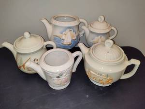 lot 12 image: Vintage Porcelier Teapots