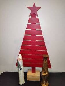 lot 119 image: Large Wooden Tree  Statues