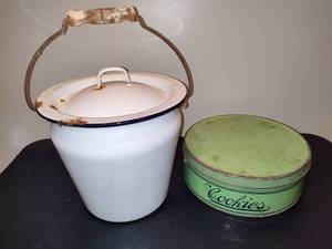 lot 94 image: Vintage Pail wLid & Cookie Tin
