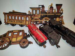 lot 93 image: Louis Marx Train Cars  Misc Train Decor