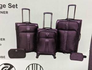lot 78 image: Skyline Softside Checked Spinner 5pc Luggage Set