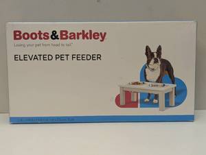 lot 7 image: Boots & Barkley Elevated Pet Feeder