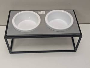 lot 37 image: Classic Fashion Elevated Dog Feeder - Boots & Barkley
