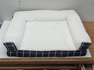 lot 19 image: Window Pane Plaid Pillow Couch Dog Bed - M - Boots & Barkley