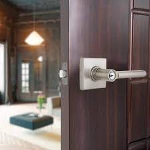 lot 28 image: Lot of Defiant Tonebridge Satin Nickel Keyed Entry Door Lever with Square Rose Customer Returns See Pictures