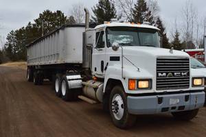lot 10 image: 2001 Mack CH613 & 1990 Fontaine End Dump Trailer Package