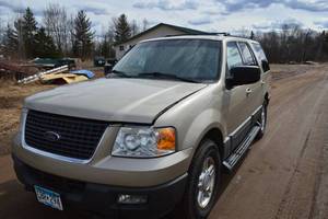 lot 6 image: 2004 Ford Expedition XLT