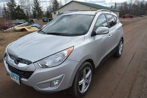 lot 7 image: 2010 Hyundai Tucson