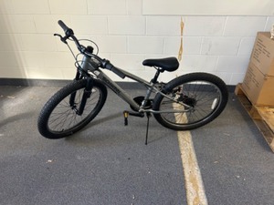 lot 33 image: Schwinn Ranger 24in - Needs Derailleur