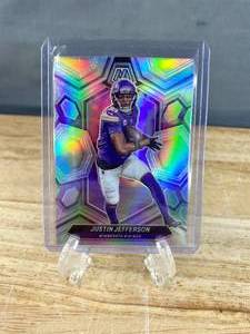 lot 131 image: 2024 Panini Mosaic Justin Jefferson True Silver Prizm #143 J