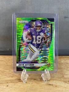 lot 72 image: 2024 Panini Prizm Justin Jefferson Green Hyper Prizm #187 T