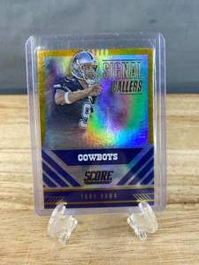 lot 79 image: 2016 Panini Score Tony Romo Signal Callers Gold Foil Numbered 1199 #6 J