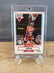 WOW! 1990 Fleer Michael Jordan Autographed Chicago Bulls #26 NBA Basketball Card *C