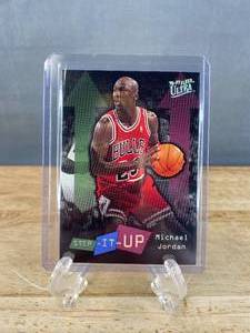 lot 30 image: 1996-97 Fleer Ultra Michael Jordan Step-It-Up #280 T