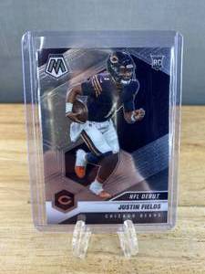 lot 13 image: 2021 Panini Mosaic Justin Fields Rookie #242 J