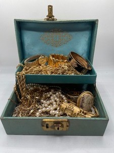 lot 34 image: Small Jewelry Box Full of Gold Tone and Pearl Jewelry