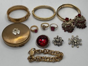 lot 43 image: Gold Tone and Red Stone Jewelry and Brass Compact 10K Ring