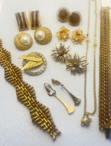 lot 63 image: Trifari, Pastelli, Park Designs Marked Jewelry and Gold Tone Jewelry
