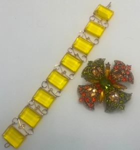lot 67 image: Vintage Yellow Citrine Stone Bracelet and Regal Splenor Orange and Olive Multi-Color Brooch