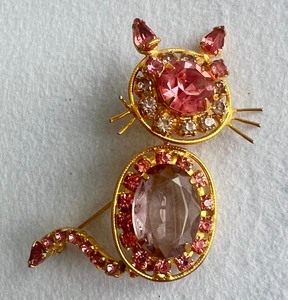 lot 70 image: Kramer Rhinestone Cat Brooch with Articulated Neck