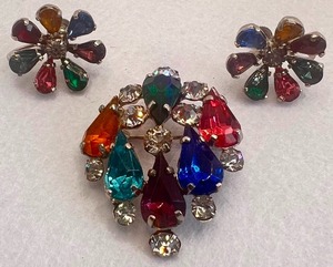 lot 71 image: Vintage Art Deco Czecho Glass Rhinestone Brooch Pin and Earring Set