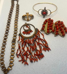 lot 76 image: Miriam Haskell Style Persimmon Bead Brooch and Slide, Coral Bead Bracelet