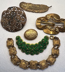 lot 77 image: Early Unsigned Miriam Haskell Green Molded Flower Brooch Sewn Hess Art Nouveau Sash Pin