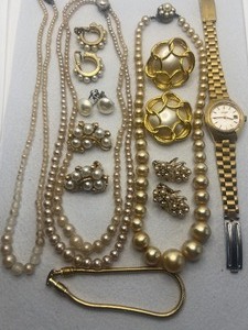 lot 90 image: Large Gold Tone and Pearls Lot of Jewelry
