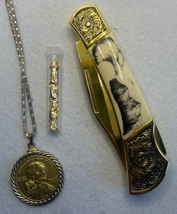 lot 115 image: American Mint  Anniversary Edition Bald Eagle Plain Edge Folding Pocket Knife