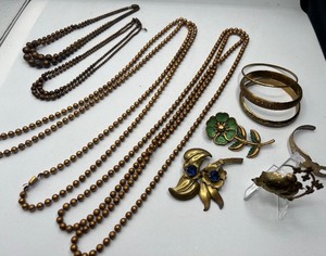 lot 122 image: Art Deco Art Nouveau Pressed Brass Brooch Loved Bird Brooch Brass Jewelry Lot