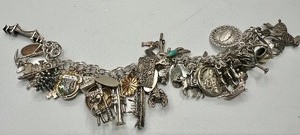 lot 125 image: Travel Themed United States Sterling Silver Charm Bracelet