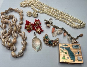 lot 130 image: Seashell Necklace and Brooch, Mother of Pearl Necklace and Earring Set Tropical Brooch and Earring Set