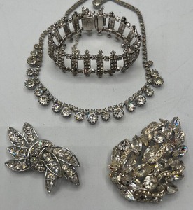 lot 133 image: Weiss Crystals Rhinestones Lot