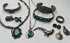lot 134 image: Navajo Style Native American Sterling and Turquoise Jewelry 925 Sterling Ring