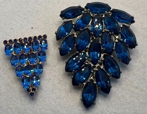 lot 145 image: Lot of 2 Antique Vintage Blue Rhinestone Dress Clips
