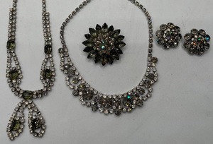 lot 52 image: Mandell & Marcus NY Brooch and Smokey Rhinestone Jewelry Lot