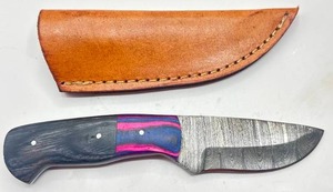 lot 7 image: New 7 12 Damascus Full Tang Steel Knife with Leather Sheath